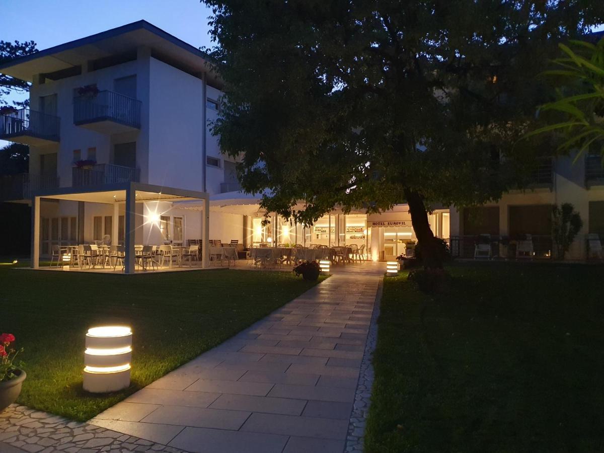 Hotel Eurovil Garni Lignano Sabbiadoro Exterior foto